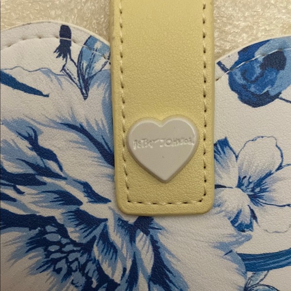 Betsey Johnson Blue Floral Women's wallet/wristlet - Picture 2 of 5